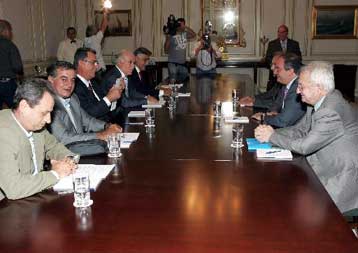 Σε ετοιμότητα αγρότες και κτηνοτρόφοι αναμένοντας την ομιλία Καραμανλή στη ΔΕΘ