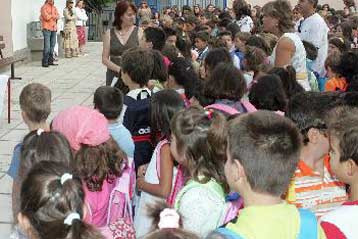 Την Τετάρτη οι αποφάσεις για τα σχολεία και τους εμβολιασμούς κατά της νέας γρίπης