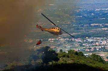 Καταστροφικές πυρκαγιές σαρώνουν τα δάση της βόρειας και κεντρικής Πορτογαλίας