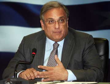 Οι ακάλυπτες επιταγές στο επίκεντρο της συνάντησης Παπαθανασίου – τραπεζιτών