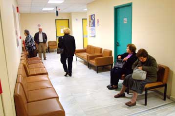 Ξεκίνησε πιλοτικά το πρόγραμμα προληπτικών εξετάσεων στο ΙΚΑ