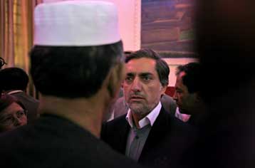 Αυξάνει τη διαφορά ο Χαμίντ Καρζάι στη μάχη για την προεδρία στο Αφγανιστάν