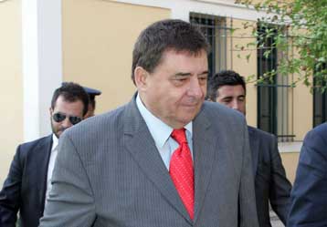 Ο πρωθυπουργός παραιτήθηκε, να λάβει διερευνητική εντολή, δήλωσε ο Γ.Καρατζαφέρης