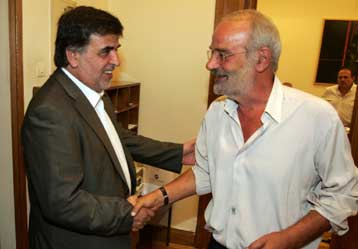 Η ΝΔ ζητά νωπή εντολή με κατεψυγμένες πολιτικές, δήλωσε ο Αλέκος Αλαβάνος