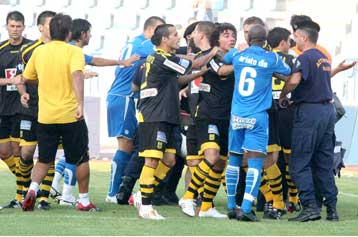 Μία αγωνιστική και πρόστιμο 60.000 στον Ηρακλή για τα επεισόδια στο ντέρμπι