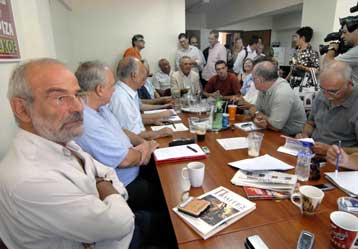 Αγεφύρωτο το χάσμα στον ΣΥΡΙΖΑ, αναβλήθηκε η απόφαση για τον επικεφαλής