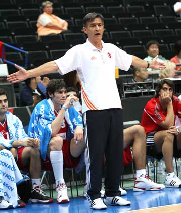 Ο Τάνιεβιτς ανακοίνωσε τους «12» της εθνικής Τουρκίας για το Ευρωπαϊκό