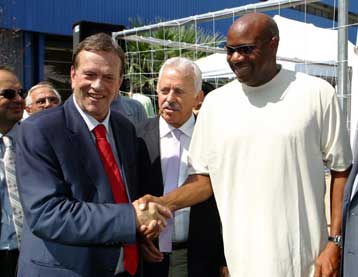 Στη Θεσσαλονίκη ο Πάουελ που «βλέπει» τον Μπολτ πρωτοπόρο και στο μήκος…