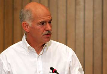 Για μικρό κυβερνητικό σχήμα και εξωκοινοβουλευτικούς υπουργούς μιλά ο Γ.Παπανδρέου