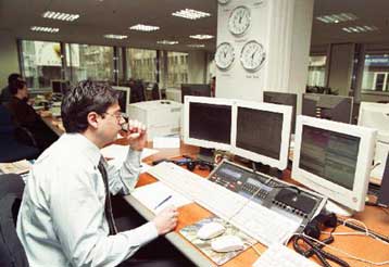 Δύσκολη τριετία για την ελληνική οικονομία με διεύρυνση ελλειμμάτων και χρέους