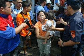 Πέντε νεκροί και δεκάδες αγνοούμενοι σε ναυάγιο επιβατικού πλοίου στις Φιλιππίνες