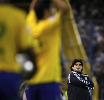 Η Βραζιλία στο Μουντιάλ με «σάμπα» στην Αργεντινή και… πονοκέφαλο στον Μαραντόνα