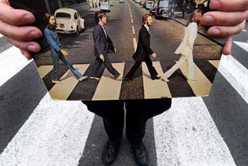 Οι Beatles παραμένουν «αθάνατοι» και επιστρέφουν ψηφιακά επεξεργασμένοι