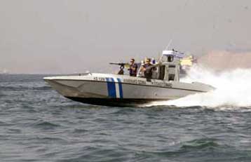 Σώοι 17 μετανάστες που εντοπίστηκαν ανοιχτά της Σάμου