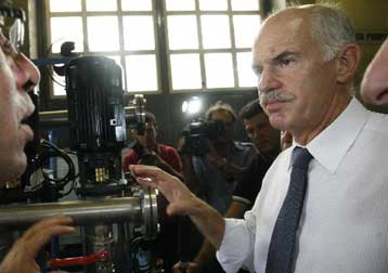 Με παραγωγικούς φορείς του Πειραιά συναντήθηκε ο Γιώργος Παπανδρέου