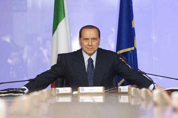 «Ανέκδοτο των κομμουνιστών ότι κινδυνεύει η ελευθεροτυπία» λέει ο Μπερλουσκόνι