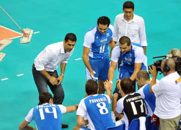 Σεμνή… και ταπεινή θέλει την Εθνική βόλεϊ ο Καζάζης