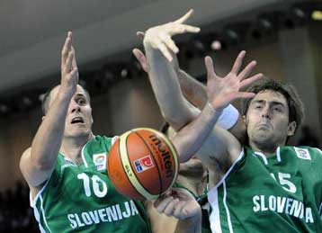 Η Ισπανία «προσκύνησε» τη Σερβία, παρ ολίγον θύμα έκπληξης η Σλοβενία