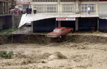 Πέντε νεκροί και δύο αγνοούμενοι από πλημμύρες στην Τουρκία