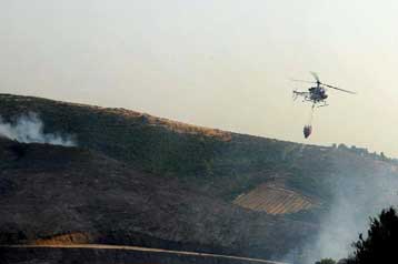 Πύρινα μέτωπα έχουν τυλίξει τη Λιγουρία της βόρειας Ιταλίας