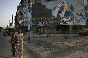 Αβεβαιότητα στο Αφγανιστάν με προβάδισμα Καρζάι και διαπιστώσεις για νοθεία