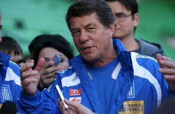 Μυαλό και καρδιά για τη νίκη στη Μολδαβία ζήτησε ο Ρεχάγκελ