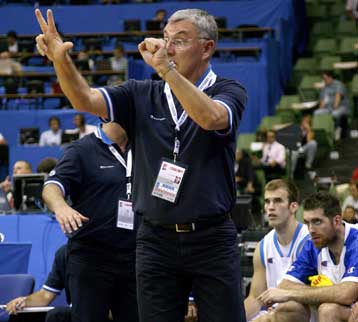 Ο Καζλάουσκας θέλει να ανεβάσει ταχύτητα η εθνική