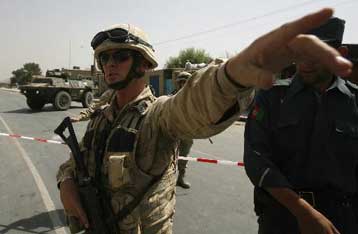 ΝΑΤΟϊκή απελευθέρωση Βρετανού δημοσιογράφου στο βόρειο Αφγανιστάν