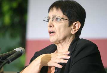 Μαζική συμμετοχή στις κάλπες και ενίσχυση του ΚΚΕ ζητά η Αλέκα Παπαρήγα