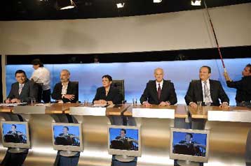 Συνάντηση των εκπροσώπων των κομμάτων για τους όρους του ντιμπέιτ