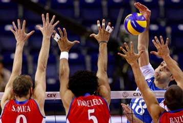 Ήττα της Εθνικής βόλεϊ από τη Γαλλία και στόχος η 6άδα