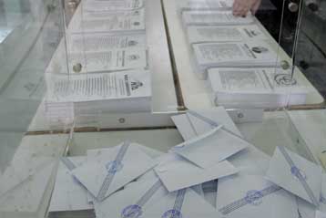 Τη «μάχη» του ψηφοδελτίου δίνουν τα κόμματα