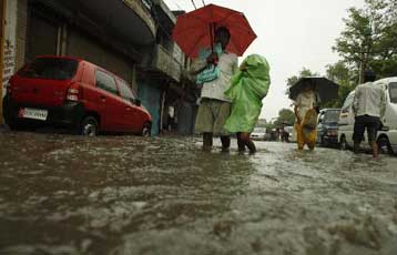 Νεκρά πέντε κορίτσια που ποδοπατήθηκαν σε σχολείο της Ινδίας