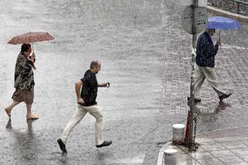 Ισχυρές βροχές και καταιγίδες για τις επόμενες 36 ώρες προβλέπει η ΕΜΥ