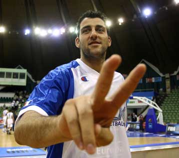 Συγκέντρωση σε όλα τα υπόλοιπα ματς συνέστησε ο Μπουρούσης