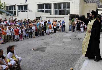 Πρώτο κουδούνι στα σχολεία παρουσία της πολιτικής ηγεσίας