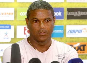 «Να είμαστε σε θέση οδηγού» ζήτησε ο Μαζίνιο για το ματς με τον ΠΑΣ