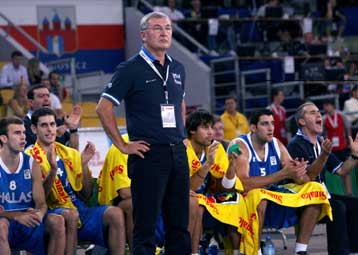 Νίκη μεν, βελτίωση δε θέλει ο Καζλάουσκας από τους παίκτες του