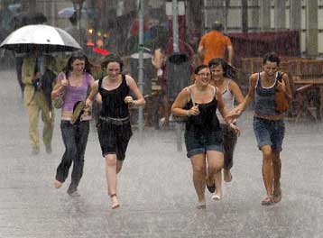 Έντονα καιρικά φαινόμενα για το επόμενο εξάωρο προβλέπει η ΕΜΥ