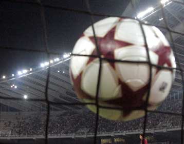 Περίπατος της Σταντάρ Λιέγης απέναντι στην Μαλίν, στο «ρετιρέ» η Σεντ Τρούιντεν