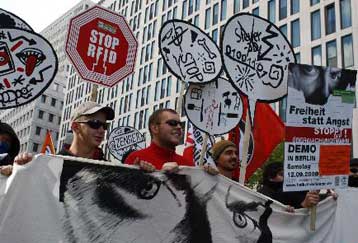 Χιλιάδες διαδηλωτές στο Βερολίνο υπέρ της προστασίας των προσωπικών δεδομένων