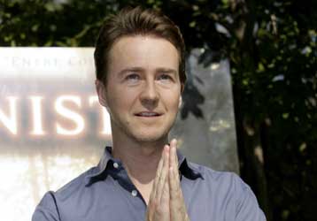 Στον μαραθώνιο της Νέας Υόρκης θα τρέξει ο Έντ Νόρτον για τους… Μασάι