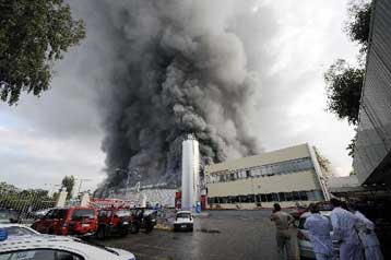 Φωτιά στο εργοστάσιο της ΕΒΓΑ στην Ιερά Οδό