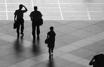 Νέες κυβερνητικές πρωτοβουλίες για έξοδο από την κρίση ζητούν πολίτες ανά τον κόσμο