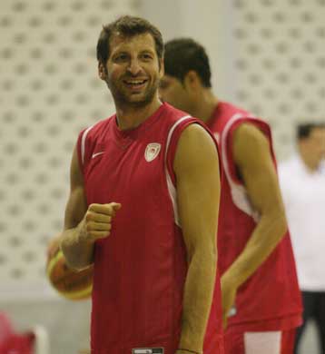 Στον δρόμο για το Καρπενήσι ο Γιαννάκης βλέπει κορυφή