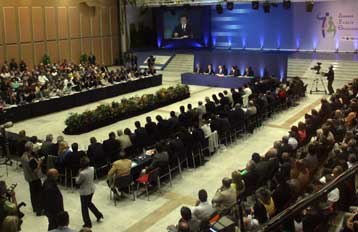 Μαίνεται η κόντρα ΝΔ-ΠΑΣΟΚ για τις προτάσεις Παπανδρέου στη ΔΕΘ