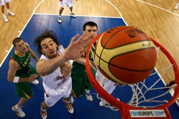 Η Ισπανία νίκησε τη Λιθουανία 84-70 και κρατά την τύχη στα χέρια της