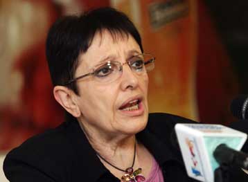 Τις πλημμυροπαθείς περιοχές της Εύβοιας επισκέφθηκε η Αλέκα Παπαρήγα