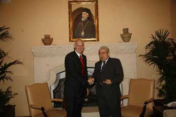 Η πορεία του Κυπριακού στο επίκεντρο της συνάντησης Παπανδρέου – Χριστόφια