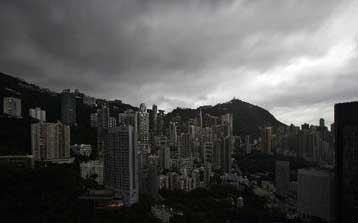 Δεκάδες τραυματίες στο Χονγκ Κονγκ από τον τυφώνα Κόπου